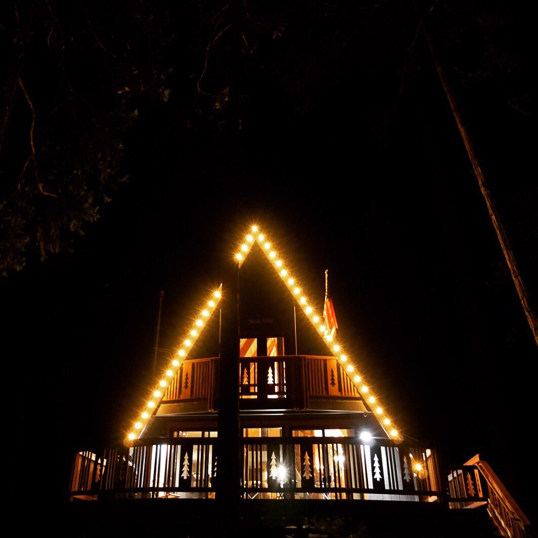 aframejapan's tweet photo. 夜の森を照らすA-frame ✨🔺✨
メタセコイアの森近くに、一人の男が建てました🌲😆🌲
-
We saw a beautiful A, lightning the night forest. ✨🔺✨
A man built it with his dear ones near a forest of Metasequoias. 🌲😆🌲 https://t.co/4WkyqBqZGL