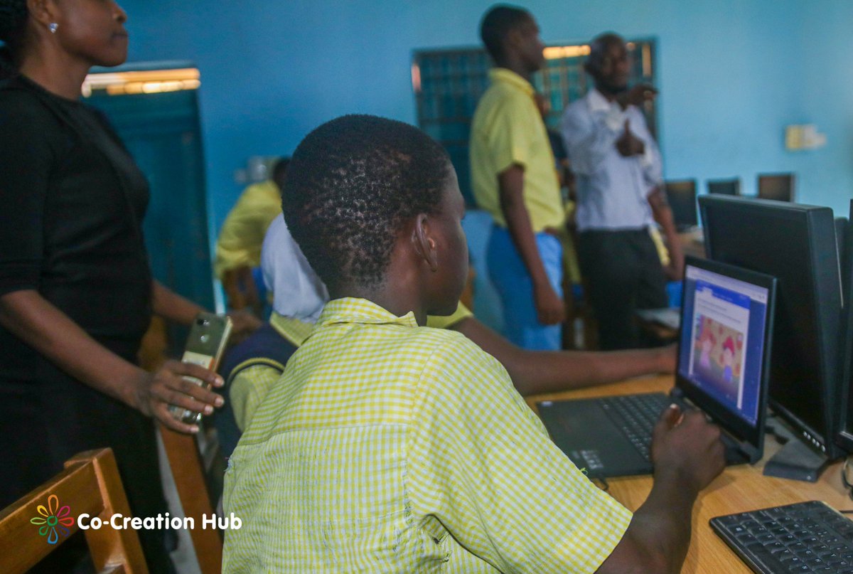 GOGAProject's tweet photo. It's Week 2 of the #GOGAPilot in #Nigeria!

Zumuratul Islamiyya Secondary school's SS2 Physics Class enjoyed conducting experiments to learn how light travels from one medium to another using the 'Reflection and Refraction' #GOLABZ taught by Master Trainer, Alaba Ogunsina.

#GOGA https://t.co/Xmy59T2v7w