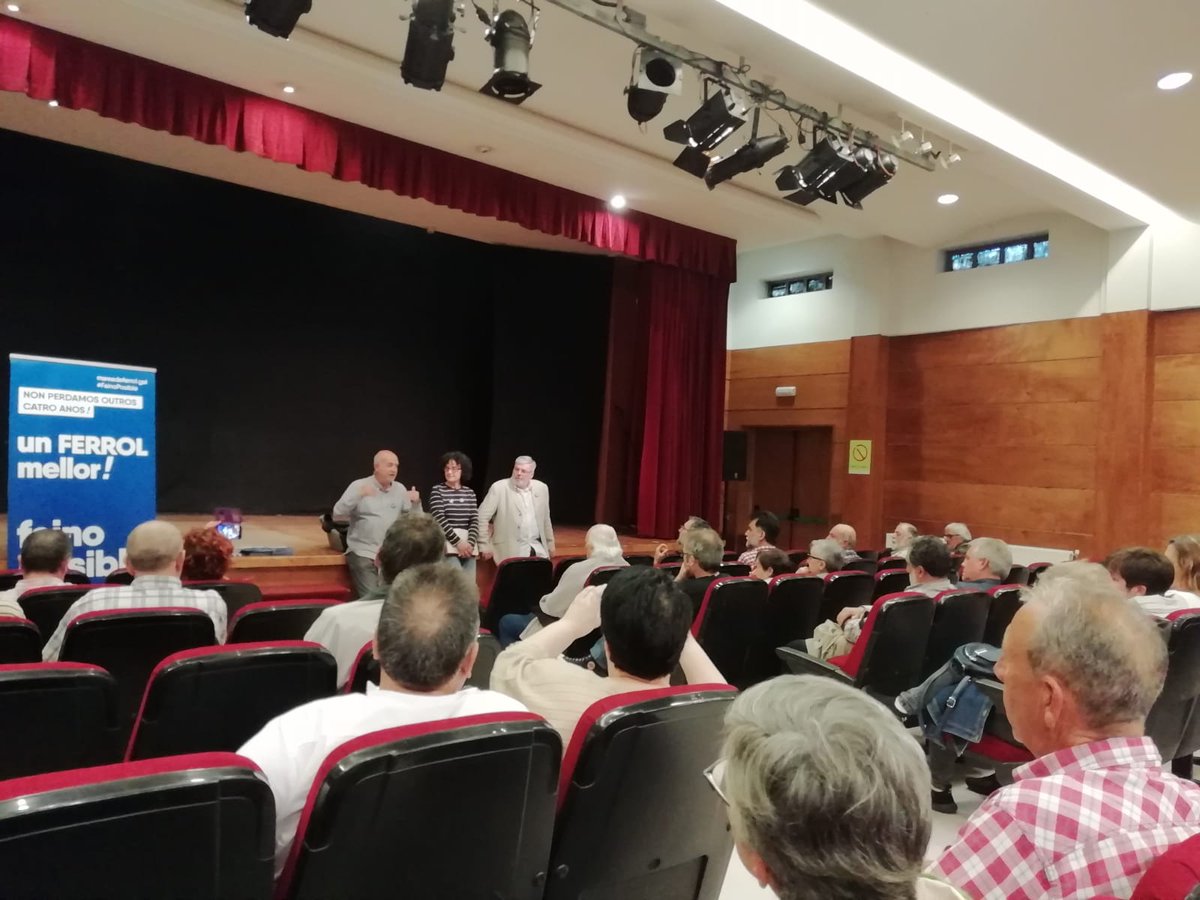 FerrolMarea's tweet photo. Onte, coa veciñanza de Caranza analizando o impacto do estaleiro 4.0 e o dique seco cuberto sobre o barrio, con @panchocasal :-)
https://t.co/bsPnFpCm2K https://t.co/72kOgHUfwd