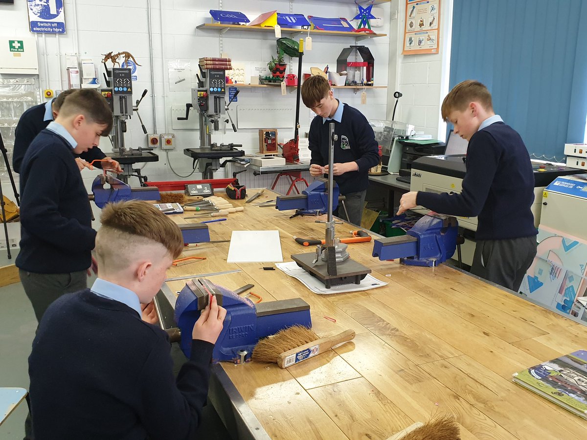 VirCollege's tweet photo. **First Year Metalwork**
Summer Practicals π₯΅π₯΅π₯΅ππͺπͺπͺ #metalwork #mrcomiskey @technology_4 @ettaireland @NCCAie https://t.co/tT8ieWGXQM