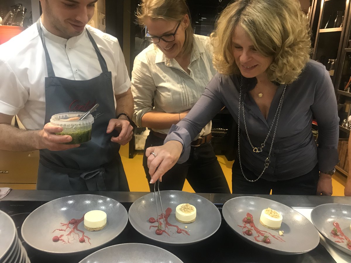 PR_Partner_it's tweet image. Straordinario lo show cooking di ieri sera al Teatro7 di Milano! 20 giornalisti ospiti del Tirolo Austriaco hanno assaggiato la cucina alle erbe del giovanissimo chef tirolese Michael Ploner, rimanendone affascinati! 😋
 #pressevent #lovetirol #foraging