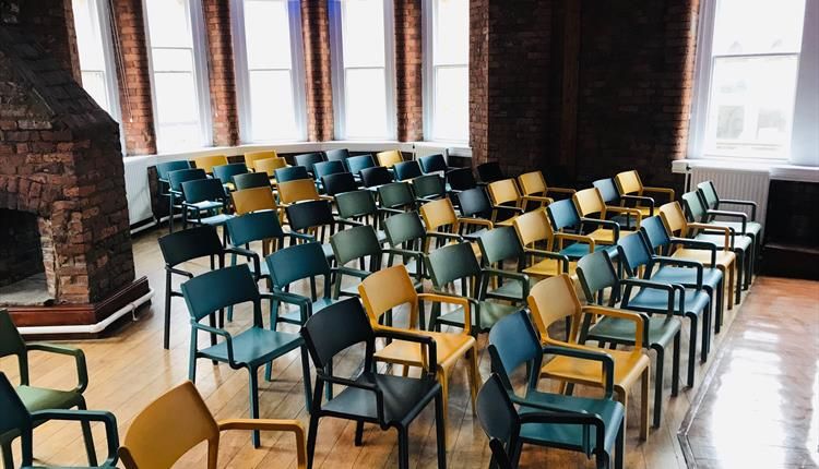 mcr_conf's tweet photo. Looking for a unique place to hold a meeting or event in central Manchester? @CityCo's characterful rooms, with beautiful heritage features, overlook Albert Square's Town Hall. 2-80 guests, flexible layouts, free WiFi, high-spec AV, varied catering options https://t.co/WgyrD7cmqR https://t.co/A2sXde4fPK