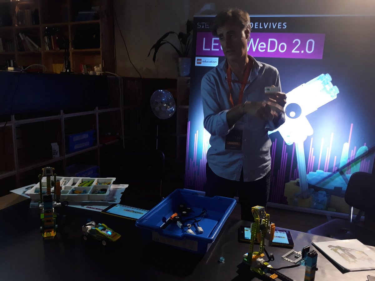 EdelvivesPRO's tweet photo. ¡Vamos a competir con el RETO WeDo 2.0! Programamos la canasta para un concurso de triples... #NextSTEAMEdelvives #SteamItUpEdelvives https://t.co/OHa4vUt4qy