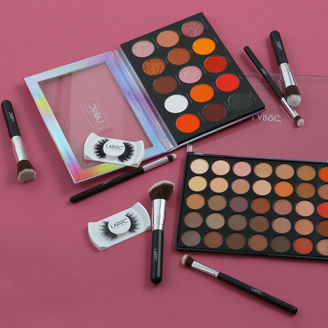 RT to WIN! How gorgeous are these eyeshadow palettes from LaRoc? LaRoc offer super affordable makeup products, brushes and lashes that are amazing quality. Today we're giving away this bundle to a lucky winner!