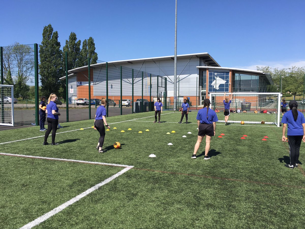 WLV_SportingP's tweet photo. Nice to welcome @ShelfieldPE to @wlv_sport today taking part in our Girls Football G&amp;T day. 

Thanks to our volunteers @charlbrown_ , @gregstowe1, Alice and Danni for their assistance today https://t.co/IWsamkicVK