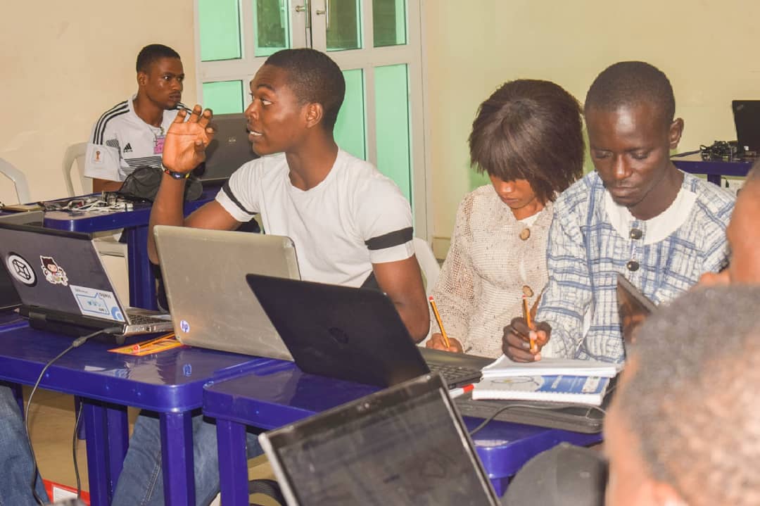 LeadResourcesNG's tweet photo. Day 3 Start-up Loop Training: discussion on the financial plan
#Startuploop2019 #business #enterpreneur #innovation #ogunisready #Leadresourcesng #enterprise #businessecosystem #bmc #echovc #venturegarden #cchubgrowthcapital #microtraction #tech #businessplan #fundraiser https://t.co/I4X4AtAIA8