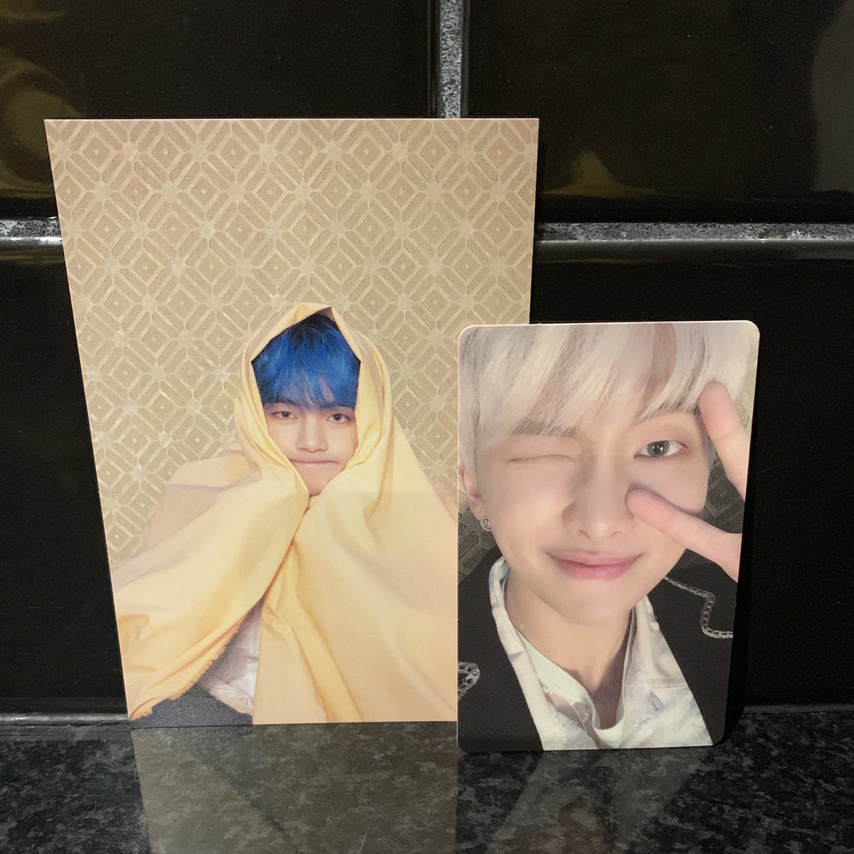 lunarchildjoon's tweet image. hey y’all I’m wanting to sell or trade these bad boys! I always think why have duplicates when others who don’t have them could enjoy them instead. dm if interested 💜 #btspcs #btsphotocards