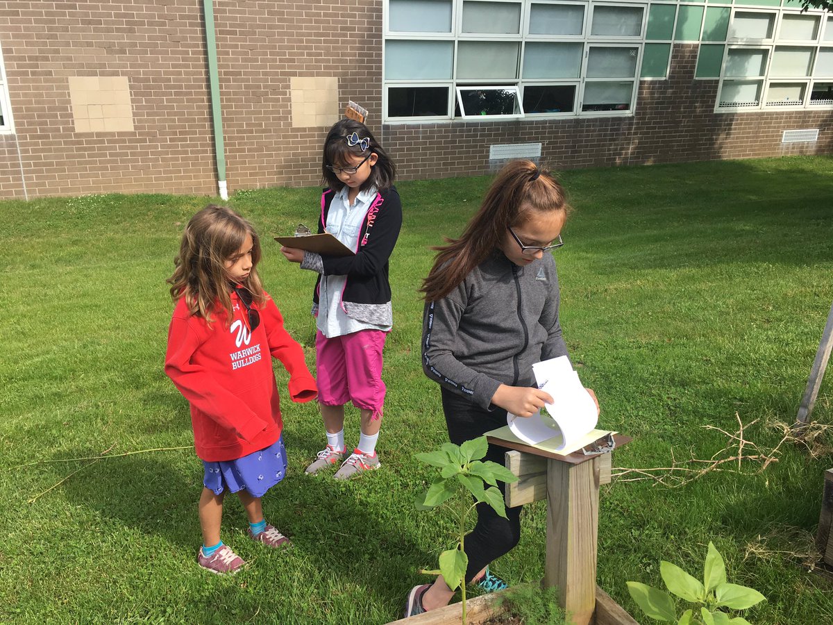 Outdoor Classroom Day with our buddies in 1J.  <a href="/CBWarwickElem/">Warwick Elementary School CBSD</a> thank you <a href="/kelleydoc21/">Kelley Dougherty</a> <a href="/CBHeine5th/">Joe Heine</a> for your leadership and encouragement