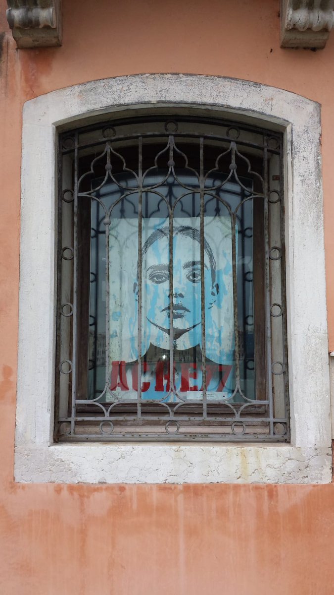 Giudecca795's tweet photo. Aria di street art anche a #Venezia. In galleria “Inside-Outers: 4 street artists in Venice” opere originali https://t.co/v3lyX8KOoU #arte #galleriadarte #Blub #Lartesanuotare #Ache77 #Exitenter #NianArt https://t.co/pYMToyJqjD