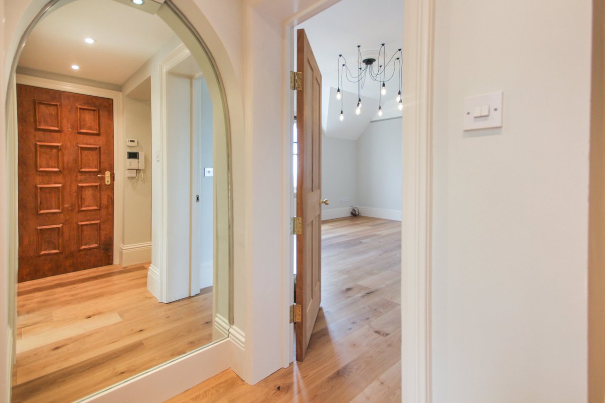 jessavaestates's tweet photo. Now that's an impressive mirror! View the rest of this beautiful 2 bedroom apartment to rent here; https://t.co/m7XpMKDNE2
#Malvern #Malvernproperty #Flattorent #Lettings
#NotBiggerJustBetter https://t.co/m28mgL0iWW