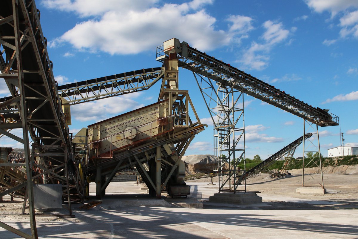 TelsmithInc's tweet image. We are throwing it back this Thursday to an all Telsmith modular plant in Missouri that a customer purchased in 1997 that is still in operation today.  #throwbackthursday #telsmith #modularplant