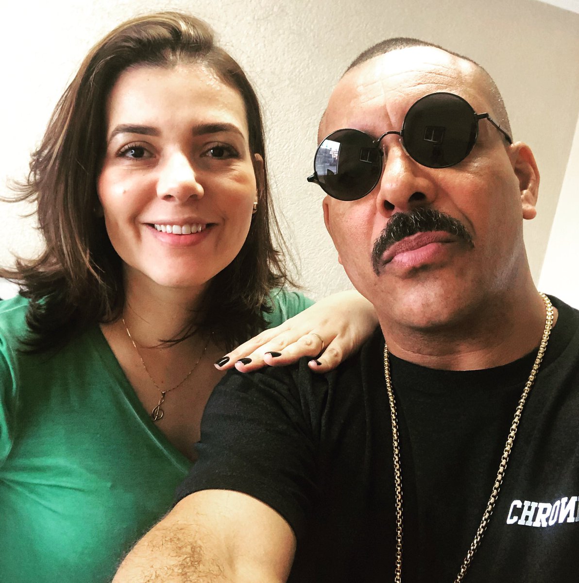 dexter8anjo's tweet photo. CUIDAR DA VOZ TBM É MUITO IMPORTANTE.
COMEÇANDO HJ COM A QRIDA @Catiana_Oficial
VOU TE CONTAR Ó...ELA É ZIKA!!!
PROCURE SABER.
#CUIDANDODAVOZ #VOUCANTAR https://t.co/RvheYTvq6b