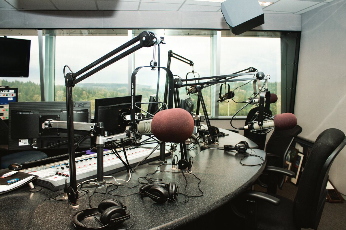 PodNowPNW's tweet photo. Our #PodNow studios are ready for local podcasters!
#podcast #seattlepodcast #pnw #podcaststudio #recordingstudio https://t.co/gOAdMTE8dx