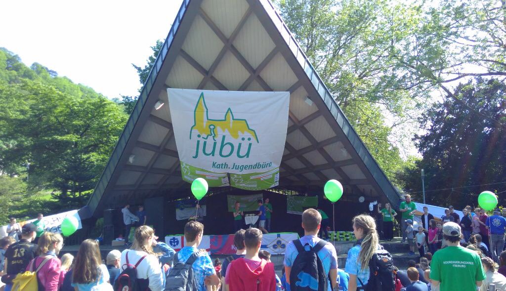 Die #72h-Aktion im Dekanat #Freiburg wurde um 17:07 offiziell eröffnet. Die Gruppen haben nun 72 Stunden Zeit, ihr Projekt umzusetzen.