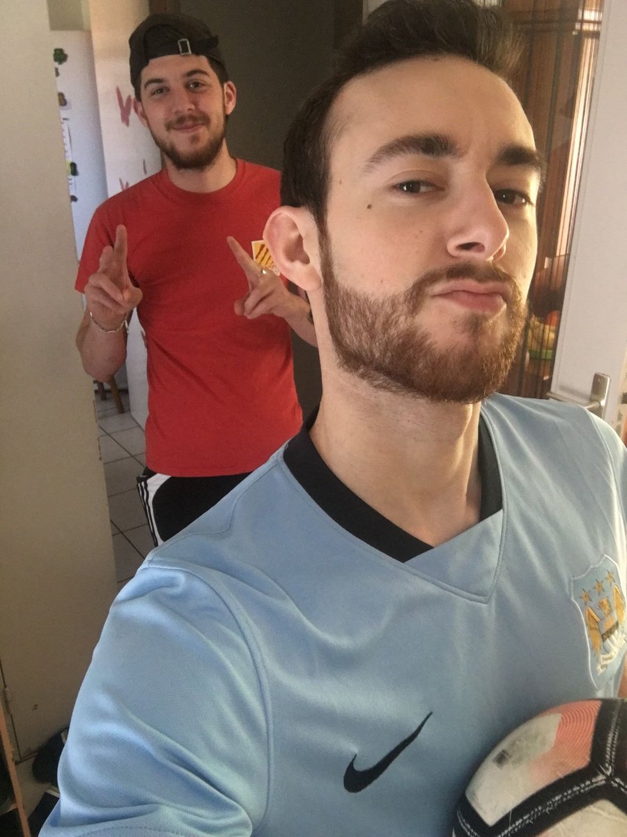 AlexBenitoFM's tweet photo. Le retour de Clém alias ClemStation à l'époque ! #FootTime #Brothers https://t.co/bZDYOL9gIa