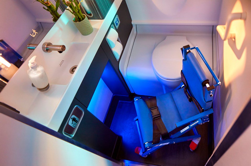 MHI_RJ's tweet photo. Finally, a lavatory for everyone. The larger configuration in the ATMOSPHÈRE cabin means more space for those with reduced mobility. #ATMOSPHÈREcabin https://t.co/BDszjeX6A7