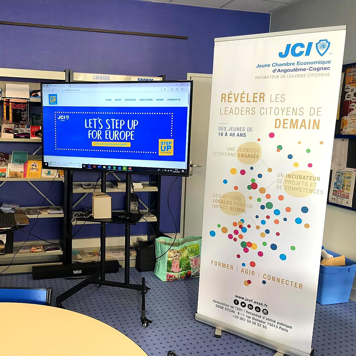 JCEL_AC's tweet photo. Go to vote ! 🇪🇺
Hier soir nous avons organisé un afterwork sur l'Europe : débat mouvant & quizz 🧠
Merci à Europe Direct des Charentes et au CIJ de nous avoir accueilli 😊
#JCI #JCE #ANGOULÊME #COGNAC #CHARENTE #CIJ #UE #EUROPE #STEPUPFOREUROPE #LEADERSCITOYENS https://t.co/4b2L0fjDVN