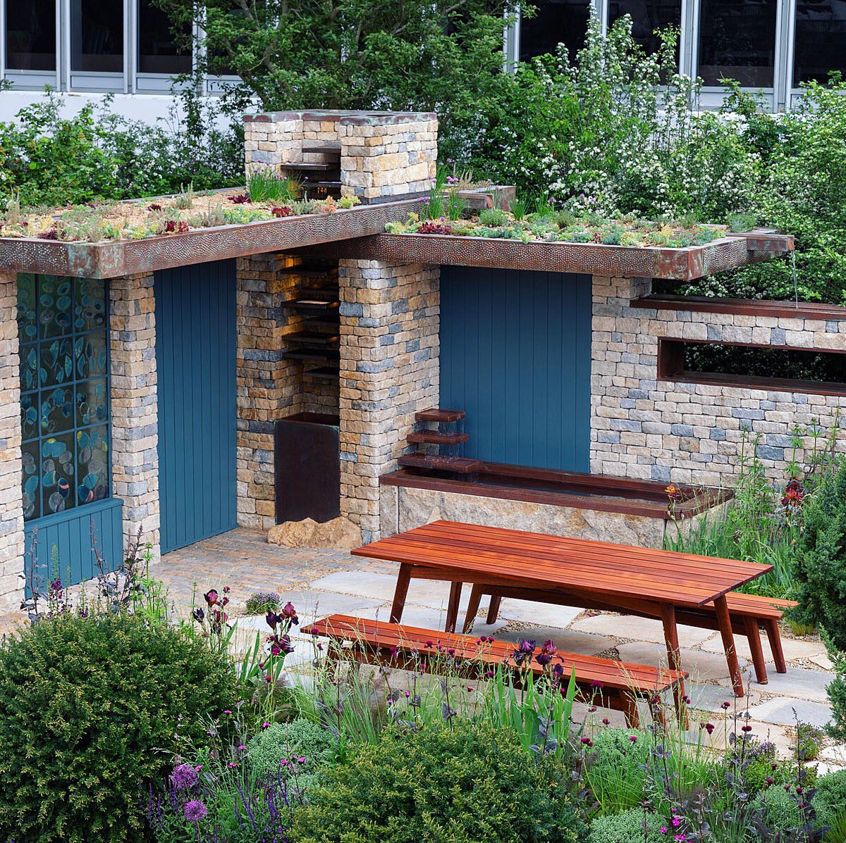 If you liked the <a href="/warnersgin/">Warner’s Distillery</a> garden at #rhschelsea please vote in the <a href="/the_rhs/">The RHS</a> People’s Choice online. Voting closes at 9pm tonight. rhs.org.uk/shows-events/r… #peopleschoice #rhschelseaflowershow2019