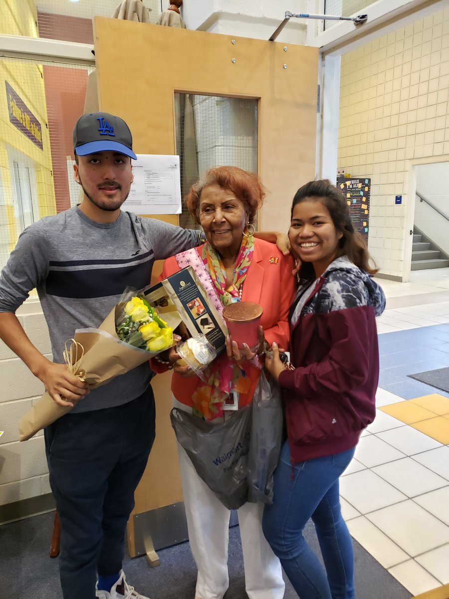 MEPhillipsHS's tweet photo. How many teachers have their *former* students visit on their birthday? Ms. Hilliard does! Happy birthday to our Ms. Hilliard! ๐๐ฅณ๐ #OnlyatPhillips #PhillipsPhamily https://t.co/OLXYK0v87t