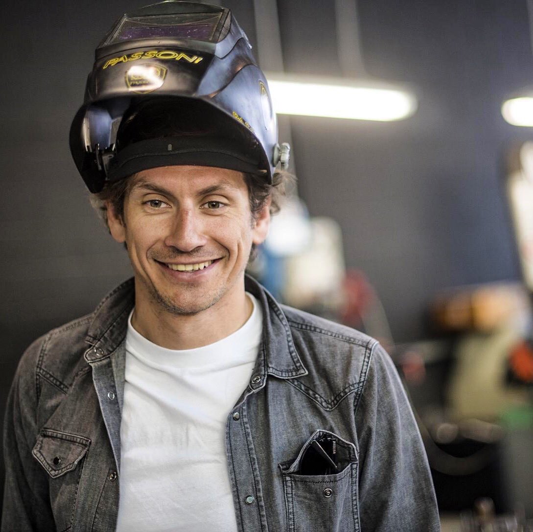 PippoPozzato's tweet photo. Some days ago I had the chance to create my new own road bike. A special @BikesPassoni | Watch now the video -> https://t.co/HM8JUc9QKm 

#MyRide19 #passonibike #cycling #maestro https://t.co/n2bkvvCfPs