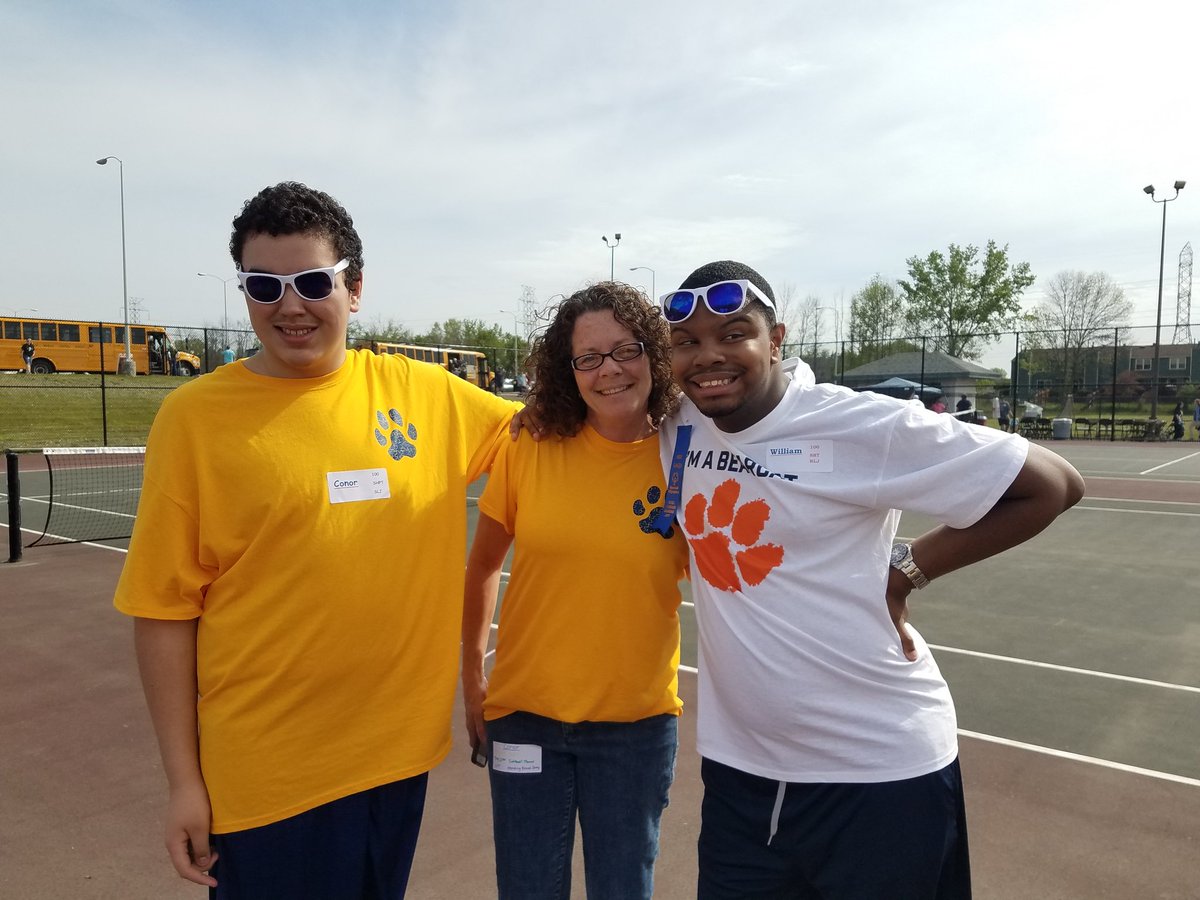 kadavis71's tweet photo. @Lyncourt_UFSD students at The Special Olympics! #proudprincipal #lyncourtpride https://t.co/L32m5mNoi2