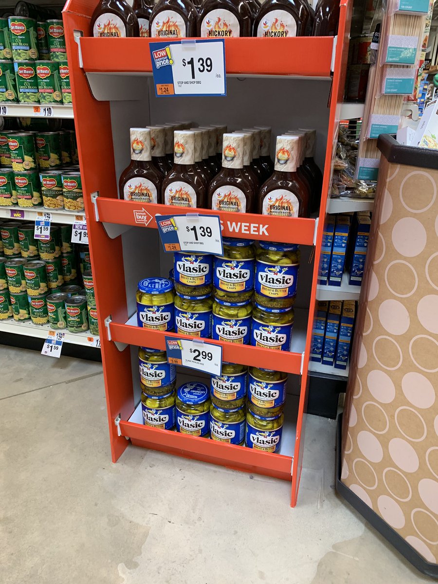 GregoryPliska's tweet photo. Memorial Day displays at Stop &amp; Shop Chelmsford @CPGMemorialDay https://t.co/dixyAEuODZ