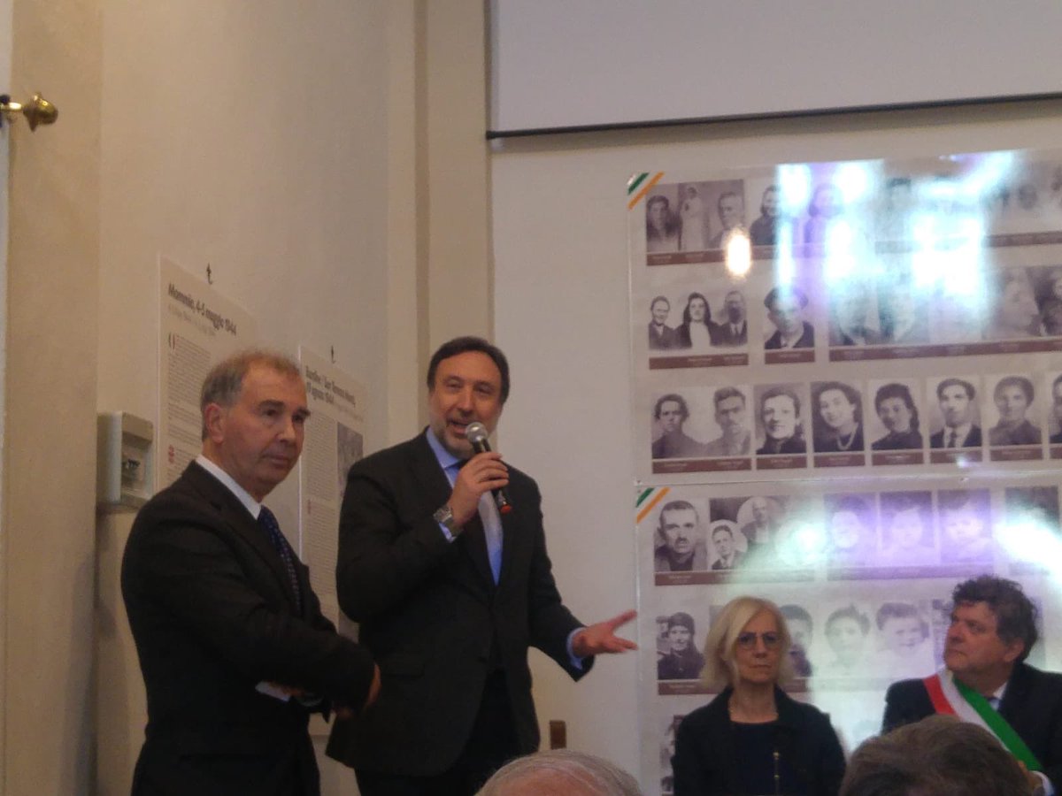 Oggi un altro figlio, Roberto Oligeri, nato dopo la guerra, è vice-presidente del comitato dei familiari delle vittime Ascoltate le sue parole. Un testimone della #memoria.  youtu.be/d5TiI8htW5Y
#politichedellamemoria <a href="/regionetoscana/">Regione Toscana</a>