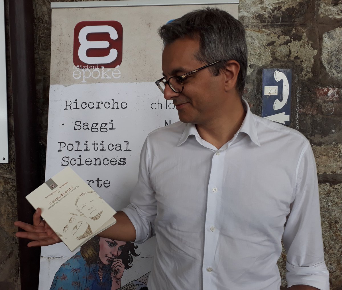 EdizioniEpoke's tweet photo. "Alla radice di questa ricostruzione ci sono esclusivamente i documenti giudiziari. Le citazioni si riferiscono a sentenze, atti di indagine, memorie e quant’altro", il saggio "Commedianti. Andreotti, Berlusconi e la mafia" di @giampagrass 
#23maggio #Falcone #Capaci #MAFIA https://t.co/H4beOuPKf5