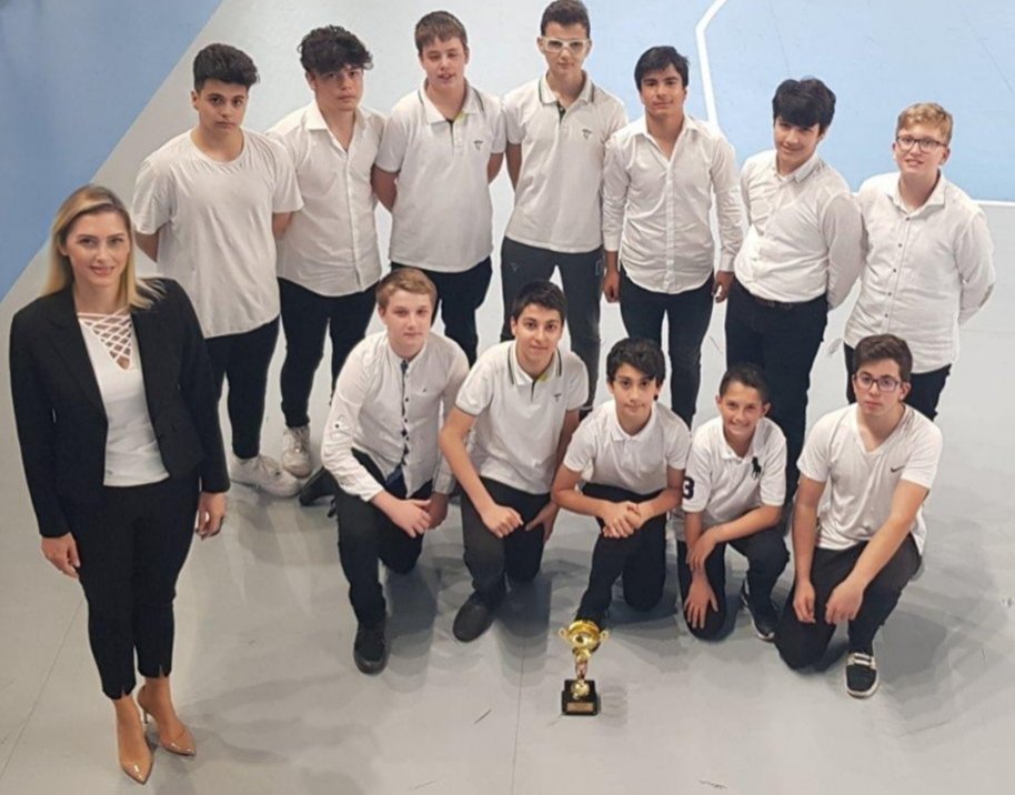 Kaymakamlık kupası ödül töreninde Çamlıca Doğa Ortaokul yıldız erkek basketbol takımımız 3.lük kupasını aldı. Öğrencilerimizi tebrik ediyoruz. <a href="/AltunbayAdnan/">Adnan Altunbay</a> <a href="/tdagal/">Derviş Tunç Dağal</a> <a href="/SerkanDemirDoga/">Serkan Demir</a>