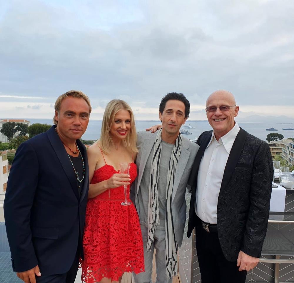 JohnDCaudwell's tweet photo. Great to meet @adrienbrody and #johanernst on our rooftop terrace of #Parcducap

#artist #adventurer #parcducap #cocktails #charity #amfar #thepianist https://t.co/eWq8NlEoSq