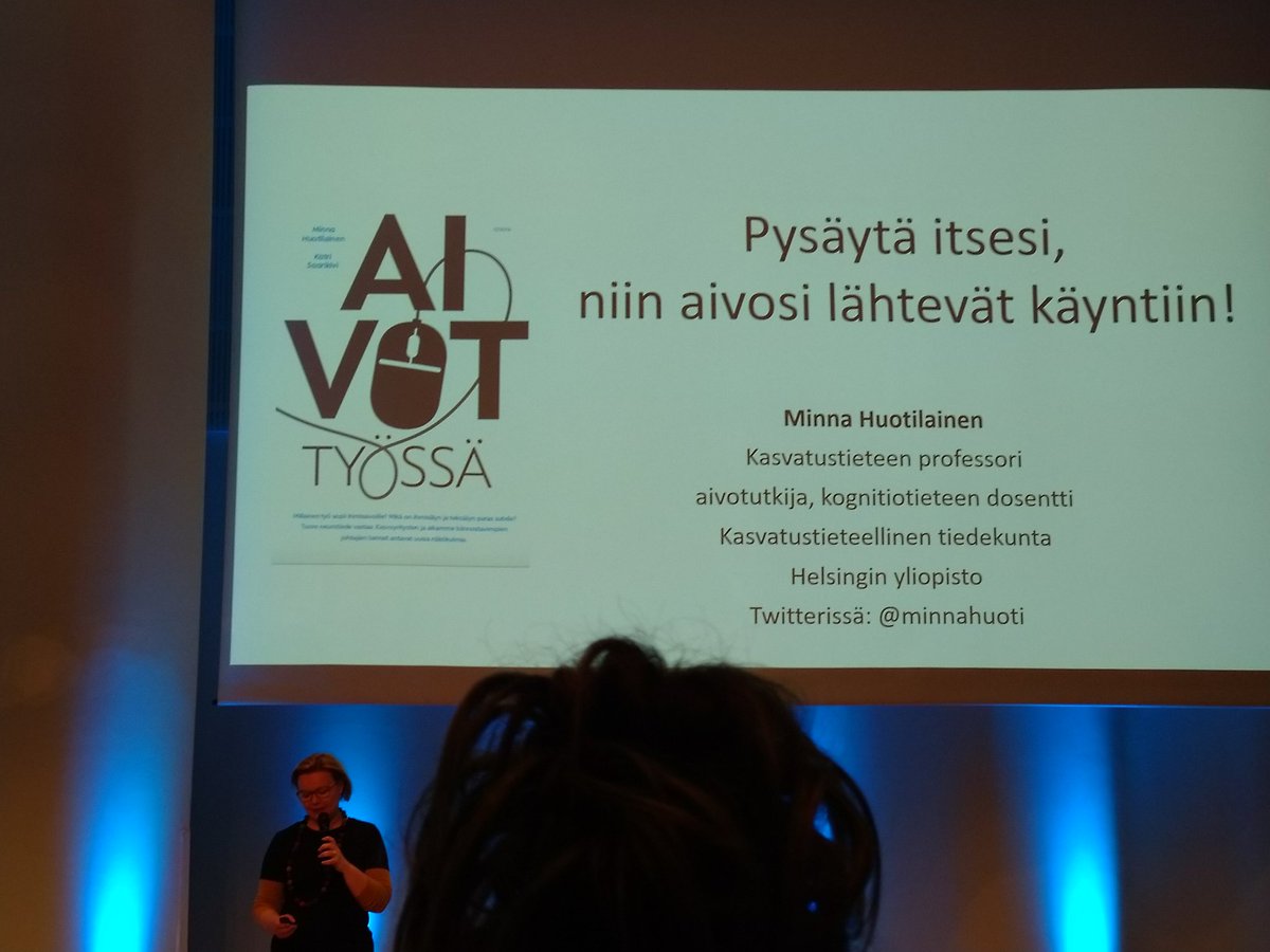 saritamakela's tweet photo. Minna Huotilainen: Ajattelu alkaa, kun pysähdyt! #tanssi on aivotutkijoiden mukaan kuningaslaji aivojen muistialueiden kasvattamiseen.#pysähtyminen #CoachingToSuccess2019 https://t.co/5WenoTXJMA