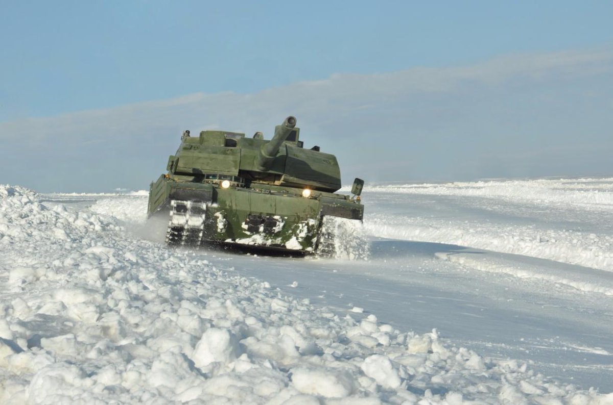 millisavunmasny's tweet photo. 2015'te #idef15'te ilk defa görücüye çıktı #ALTAY tankımız. 2015'te saha testleri de devam etti. Kış Testleri #Sarıkamış'ta yapıldı. 2016'da #Şereflikoçhisar'da testlere devam edildi. Her mevsim koşulunda her saha koşulunda testleri tek tek geçti. 2017'de kabul testlerine girdi. https://t.co/4NfH9imfeA