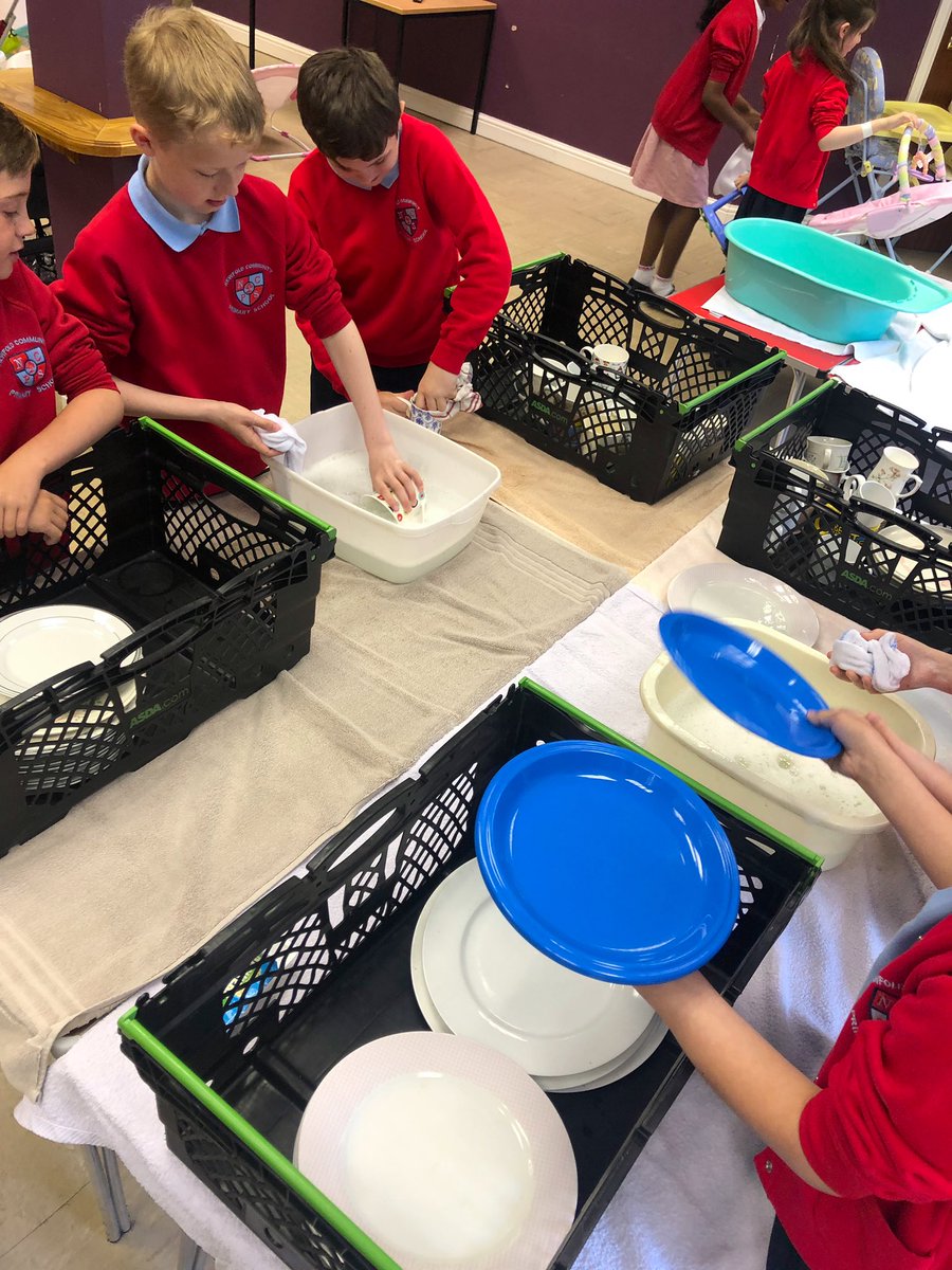 NewfoldYear5's tweet photo. Year 5B had a busy morning volunteering at @StorehouseProj, making up food and clothing packages for the less fortunate #choosekind https://t.co/e8O6Ufzj5D