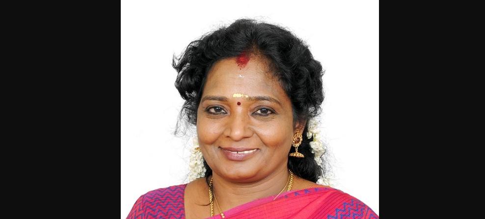scroll_in's tweet photo. #KeyFights: Tamil Nadu BJP chief Tamilisai Soundararajan accepts defeat in the Thoothukudi Lok Sabha election. She contested against DMK’s Kanimozhi. https://t.co/401avlsblF
#ElectionResults2019 https://t.co/sNENWiD3vl