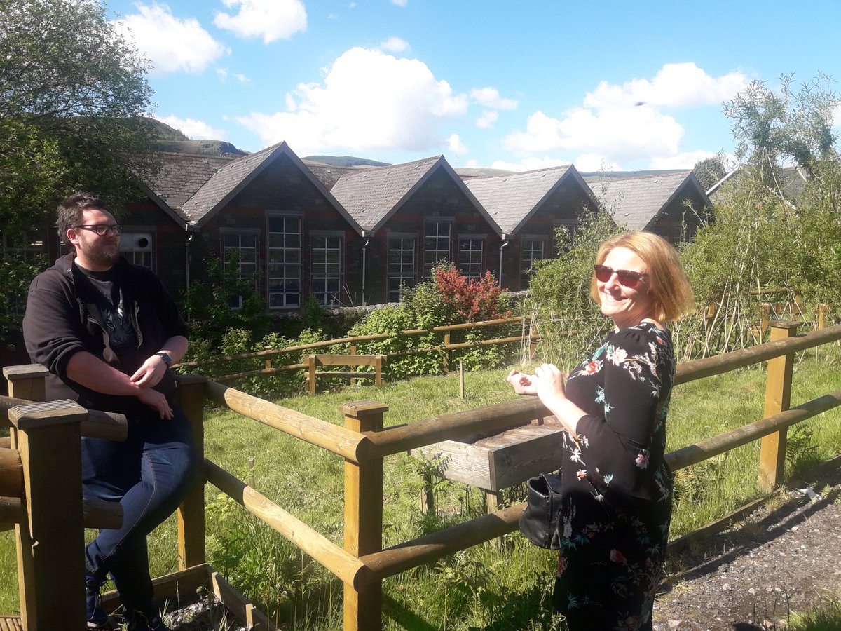 NadiaDL_NRW's tweet photo. Thanks to @dig4health for hosting @NatResWales and CwmTaf #PublicServiceBoard at the Ystrad Rhondda community raised beds. Still some vacant spaces if anyone wants to grow some veg. Lovely areas for wildflowers &amp; birdwatching too. https://t.co/UqA0CQFRy8