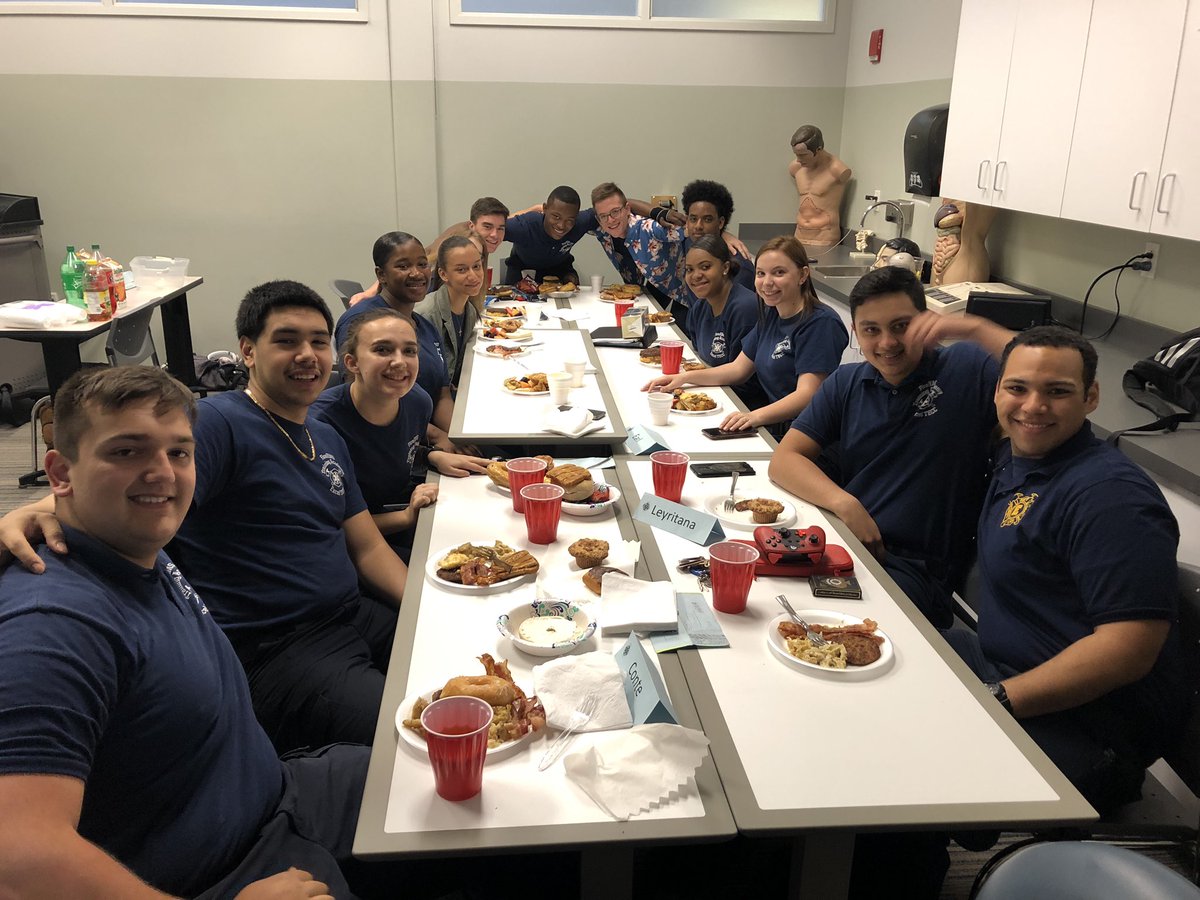 ExcelFireEMS's tweet photo. On our last day RC12 spent this morning having breakfast as a family.  Congratulations on completing your junior year.  These are your future bravest. 🚑🏥🎓👩🏽‍🚒👨‍🚒🏋️‍♀️💉🚒 https://t.co/7vNYxDbgu0