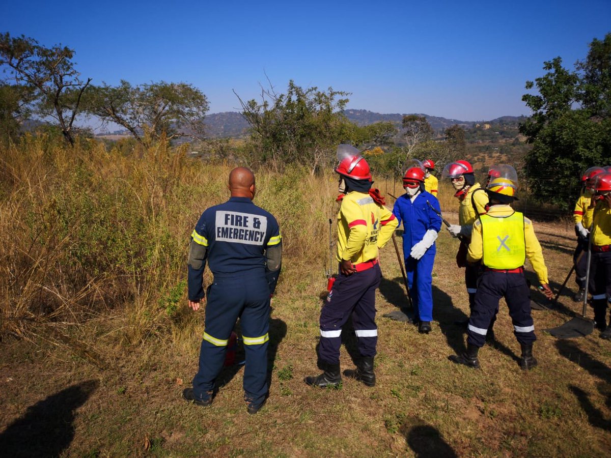 wo_fire's tweet photo. 649 professionally trained veld & forest firefighters based at 25 bases across Limpopo ready to tackle fires this winter Fire season. 7 Fire Trucks, 7 bakkies, 6 busses & 2 Avanzas are some of the resources for the province.
#FireSeasonReadiness #LIM_WOF #FireAwarenessCampaign https://t.co/yPzeDuGjC9
