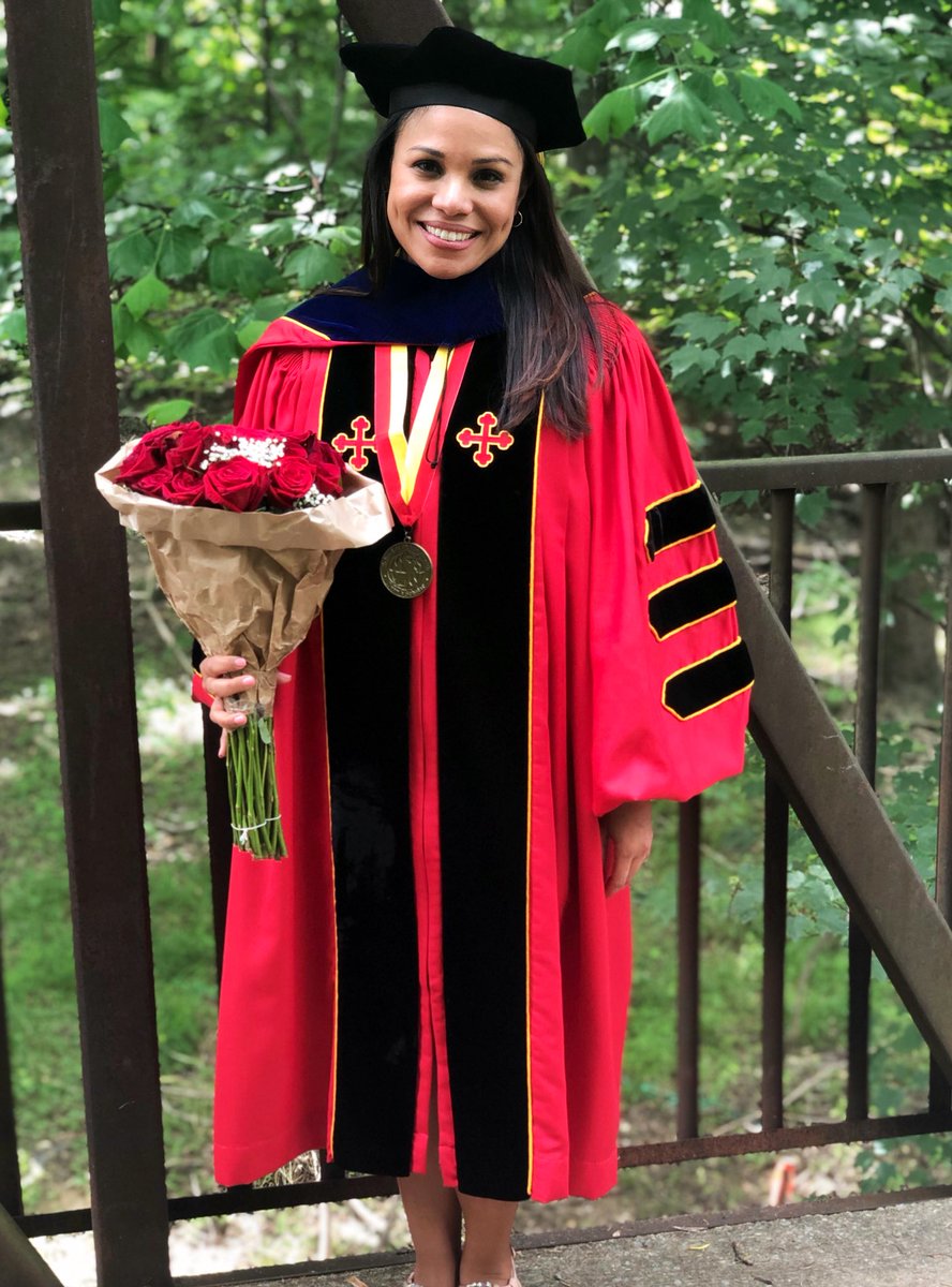 It’s official!! Dr. Rianna Murray 🎓👩🏽‍🎓