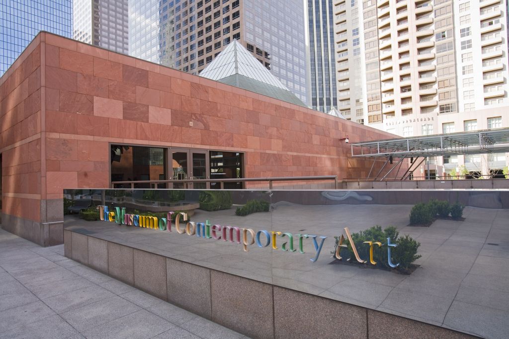 Artnet tweet media