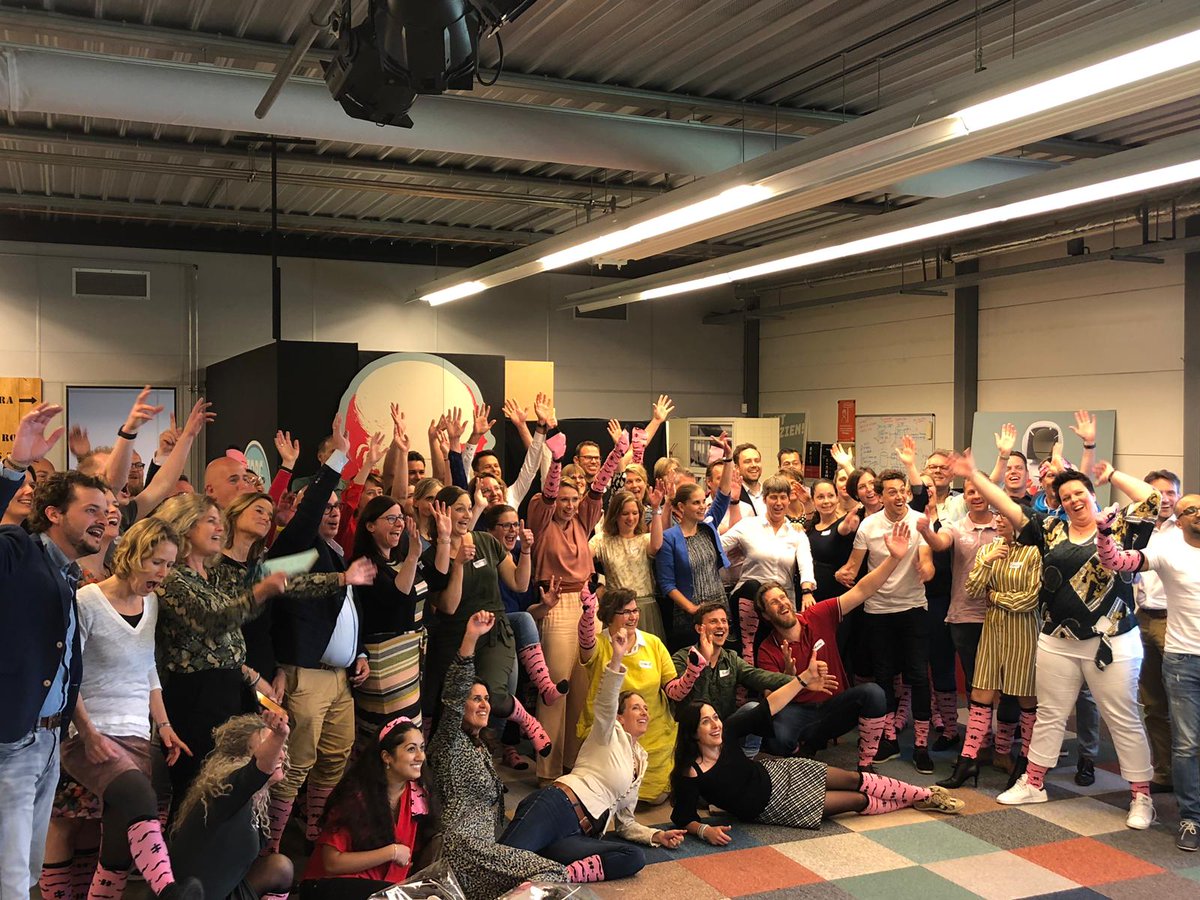 GGDWestBrabant's tweet photo. Uitreiking certificaten en het mooiste van de Health Innovation School: becoming a member of the international pink socks community! #hiszwn https://t.co/hKzZ6eYFBa