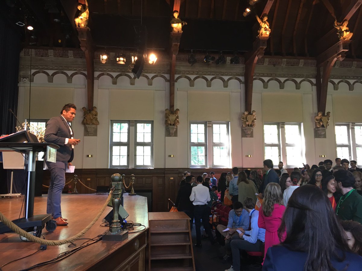 freddyweima's tweet photo. Great attendance at the #HollandScholarship Day in Amsterdam, good mix of returned Dutch students and international students from all over the world. Now @Nuffic colleague @pupupin leading the way in the speeddate networking session https://t.co/KgVraJu1T8