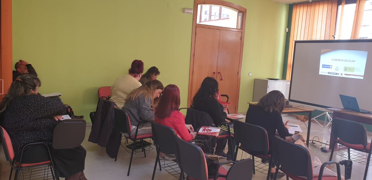 ConTuEmpleo's tweet photo. 📸📸 #Curso Monitor de #comedorescolar en #Langreo #crecerprofesionalmente #piome #facc #SEPEPA #gratuito #itinerariodeinsercion 👨‍🏫👩‍🏫 https://t.co/kwa0zzYBNc