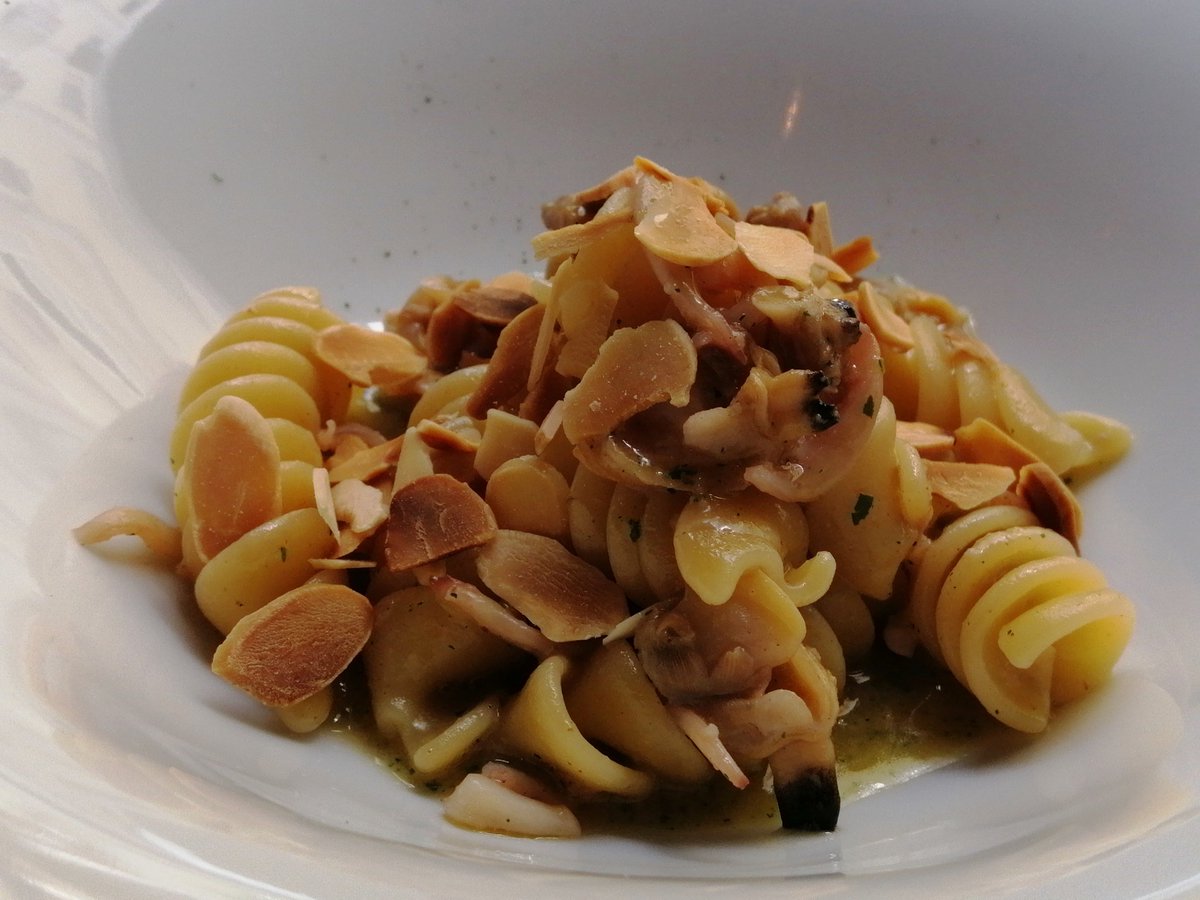LaConsiglieria's tweet photo. .@gimmocuomo 

fusilloni #benedettocavalieri con vongoleecalamaretti...Che ve lo dico a fare che sono #strepitosi? #mostobuono #Napoli #chef #AntonioSiesto

@lovecetraro @attanasio_g @viaggimperfetti @anboemo @lukaborghi @GiovannaDiTroia @Barbaga3Gaetano @lucarallo @torillo59 https://t.co/4Sjpih4CND