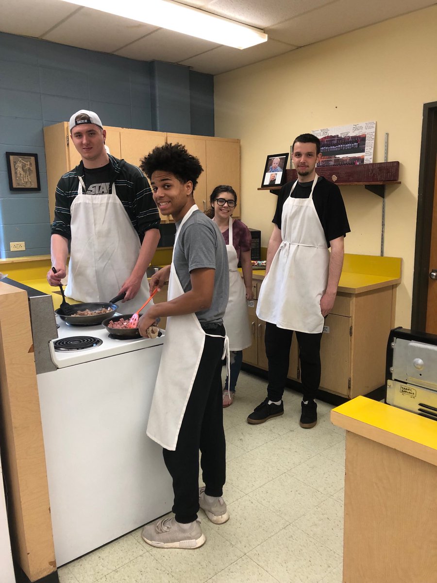 Gus13Ashley's tweet photo. Great work period 3!! Always remember the importance of working hard and making all of your visions become your reality👍🏼❤️ https://t.co/Z37MZTF9ch