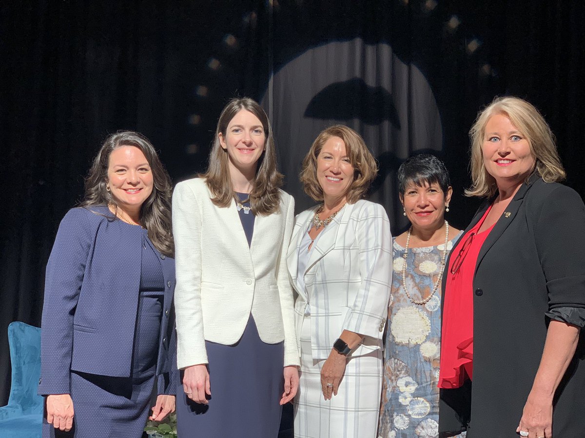 adrianarcruz's tweet photo. Yesterday was @GreaterSMTX’s Annual Economic Outlook! A sold-out event w/ over 400 attendees! Thanks to our title sponsor @WellsFargo &amp; all our sponsors, our keynote speaker economist Sara House, &amp; the Mayors who participated on the Regional Mayors Panel! #teamgsmprocks #EO19 https://t.co/x15rZmsxaV