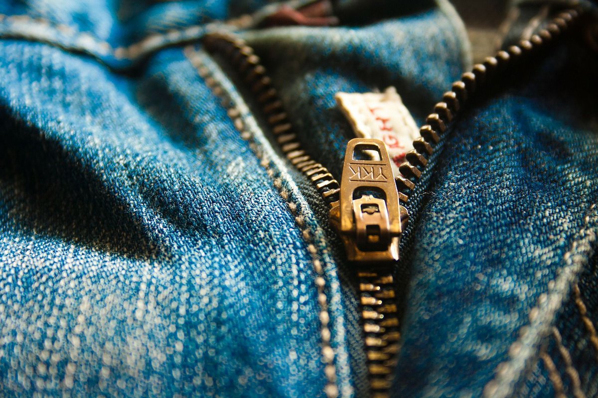 LuxdonLaundry's tweet photo. Fasten zips before placing items in your washing machine.  It reduces wear and tear. #toptip #laundry https://t.co/tTcZq3ciIQ