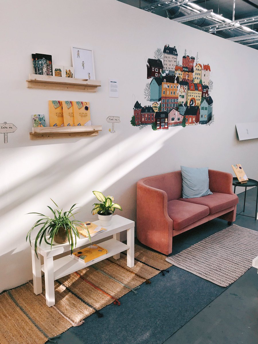 melocotonki's tweet photo. This is the last month of my Masters and for my graduation exhibition I made a cozy reading space to present my graphic novel https://t.co/9Vv9ikKaUS
