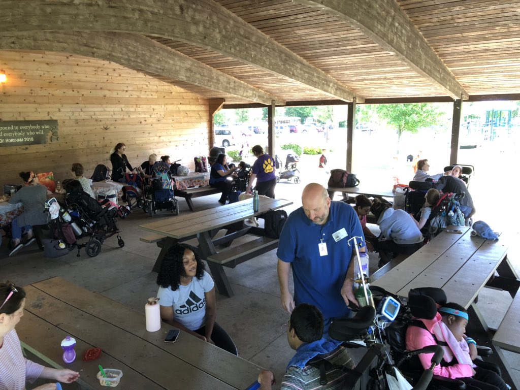 MissBworkerBees's tweet photo. Our CBI trip yesterday with Groveland and South to Everybody’s Playground! The weather was perfect to meet up with the other MDS classes to have a picnic and hangout! #umsmds #mds #cbsdproud https://t.co/nc8fG2FuuW