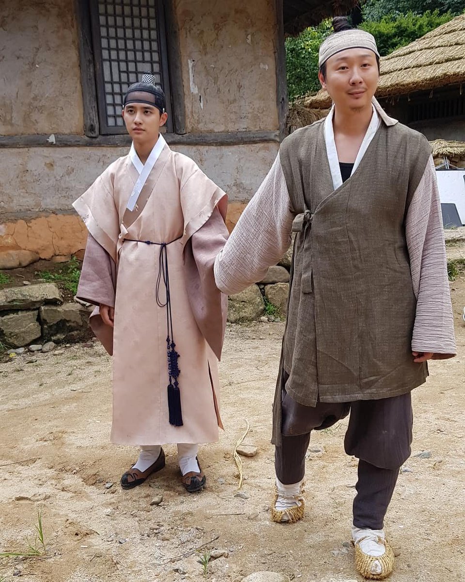 Aidyo112's tweet photo. 다시봐도 경수표정이 넘 귀여워ㅋㅋㅋㅋㅋㅋㅋ
삼촌손에 끌려가는 조카? 랄까ㅋㅋㅋㅋㅋㅋ https://t.co/iUhtGB3KQc
