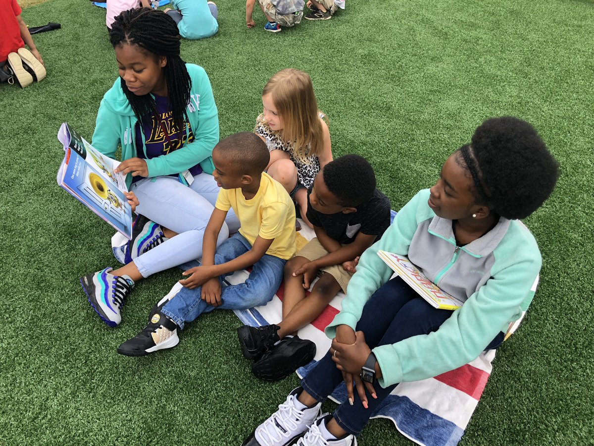 Brewer_Gwd50's tweet photo. Reading on the Green happening NOW @Woodfields_G50! Thanks @libraryaimee for having our 8th graders as guest readers!  @KathrynBenjami9 @Gwd50Schools https://t.co/NZJF1iCIri